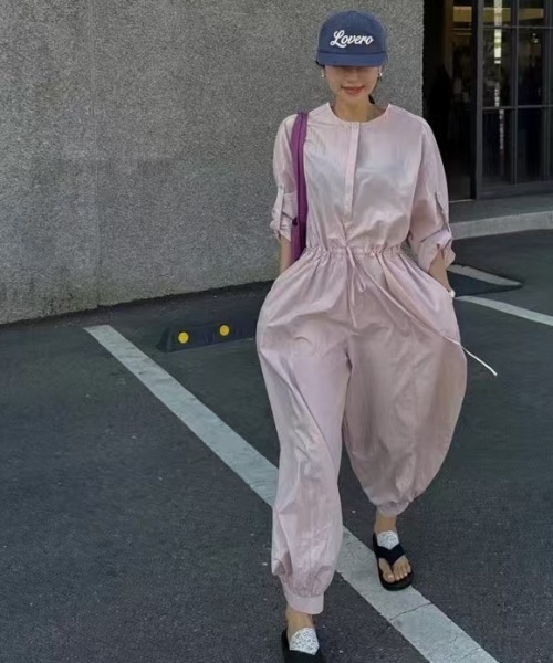 FAVORITO(ファヴォリート)の「ウエストマークオールインワン(つなぎ/オールインワン・レディース・ピンク/ブラック・F)」の2枚目の写真