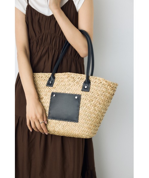 AZUL by moussy(アズールバイマウジー)の「フロントポケットバスケットトート(トートバッグ・レディース・キャメル/ブラック・FREE)」の3枚目の写真