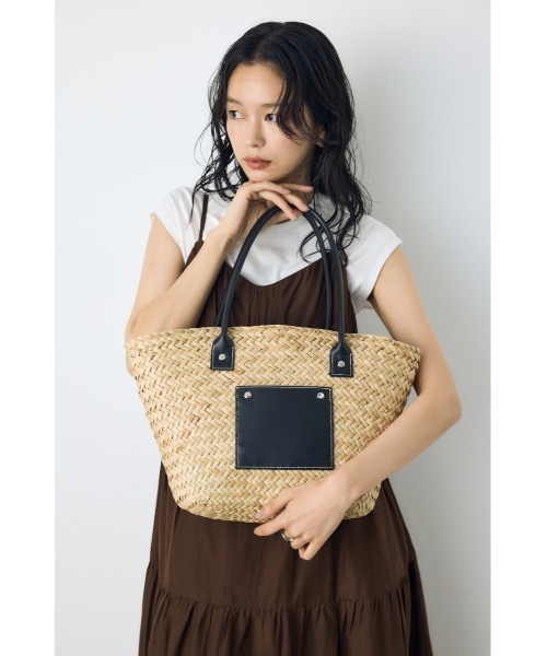 AZUL by moussy(アズールバイマウジー)の「フロントポケットバスケットトート(トートバッグ・レディース・キャメル/ブラック・FREE)」の4枚目の写真