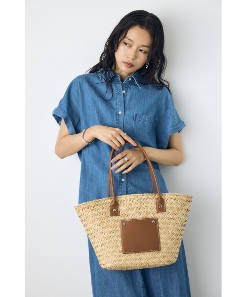 AZUL by moussy(アズールバイマウジー)の「フロントポケットバスケットトート(トートバッグ・レディース・キャメル/ブラック・FREE)」の18枚目の写真