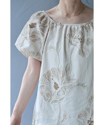 大輪の花刺繍パフスリーブプルオーバートップス