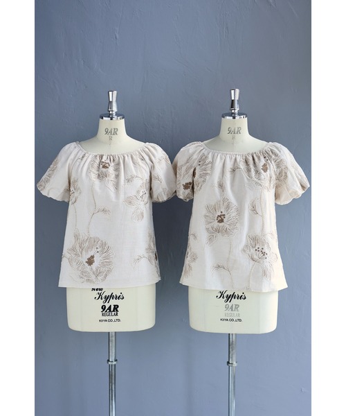cawaii(カワイイ)の「大輪の花刺繍パフスリーブプルオーバートップス(シャツ/ブラウス・レディース・ベージュ・FREE)」の7枚目の写真