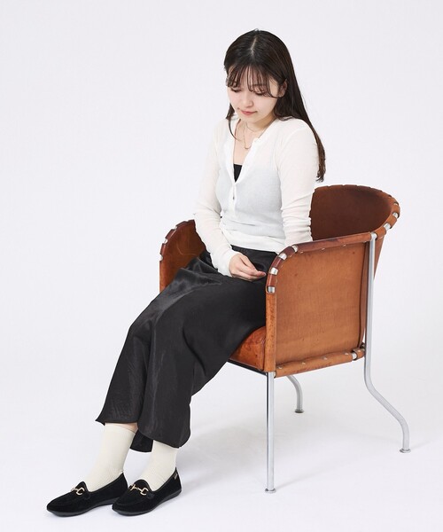 ALBEROLA（アルベローラ）の「【ALBEROLA / アルベローラ】ベロア ビットローファー / フラットシューズ（ローファー・レディース・ブラック/ブラウン/グレー・22/25/24/23）」の5枚目の写真
