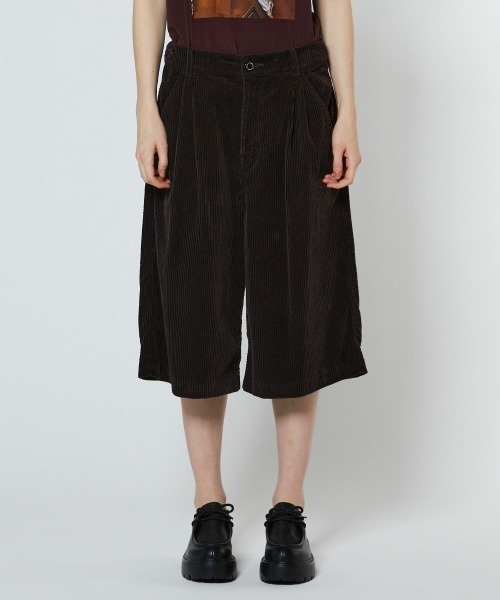 DOUBLE STANDARD CLOTHING(ダブルスタンダードクロージング)の「コーデュロイフロントタックハーフパンツ(その他パンツ・レディース・ブラウン/ブラック・36/38)」の1枚目の写真
