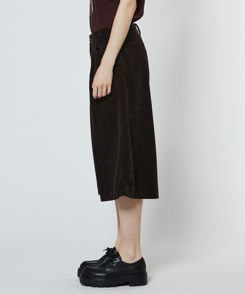 DOUBLE STANDARD CLOTHING(ダブルスタンダードクロージング)の「コーデュロイフロントタックハーフパンツ(その他パンツ・レディース・ブラウン/ブラック・36/38)」の5枚目の写真