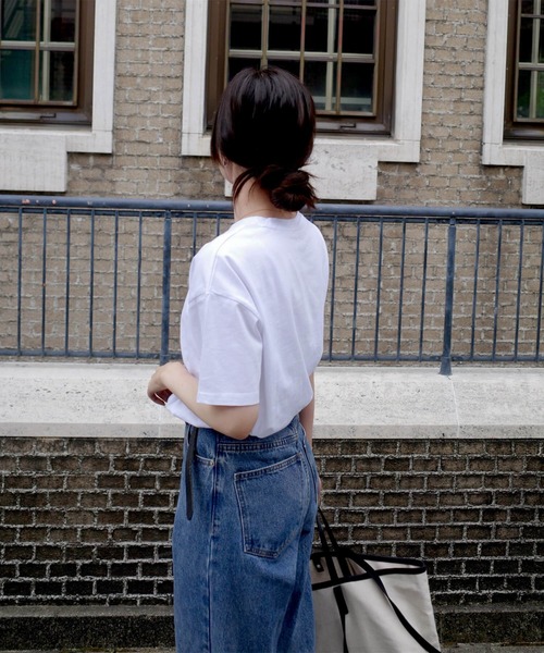 ISOOK（アイスー）の「ソフトホワイトTシャツ(eri. select) / シンプルトップス 無地 白T 半袖 クルーネック オーバーサイズ（Tシャツ/カットソー・レディース・ホワイト・FREE）」の2枚目の写真