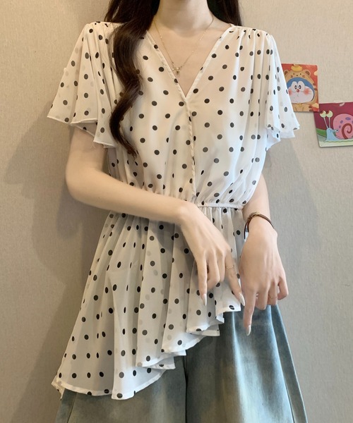 Girly Doll(ガーリードール)の「ドット柄シフォンVネックフレアブラウス(シャツ/ブラウス・レディース・ブラック/ホワイト・FREE)」の1枚目の写真