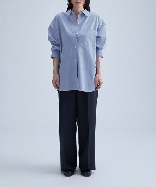 MAAI(マアイ)の「MAAI / ドロップショルダー オーバーサイズ シャツ(シャツ/ブラウス・レディース・ブルー/ホワイト・MEDIUM/LARGE)」の7枚目の写真