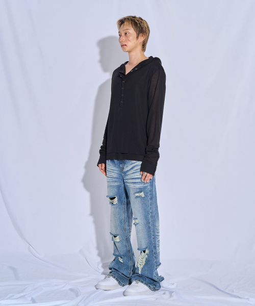 PITCHBLACK(ピッチブラック)の「ウォッシュドダメージデニムフレアパンツ(ウォッシュドブルー)(デニムパンツ・メンズ・その他・MEDIUM/LARGE/X-LARGE)」の2枚目の写真