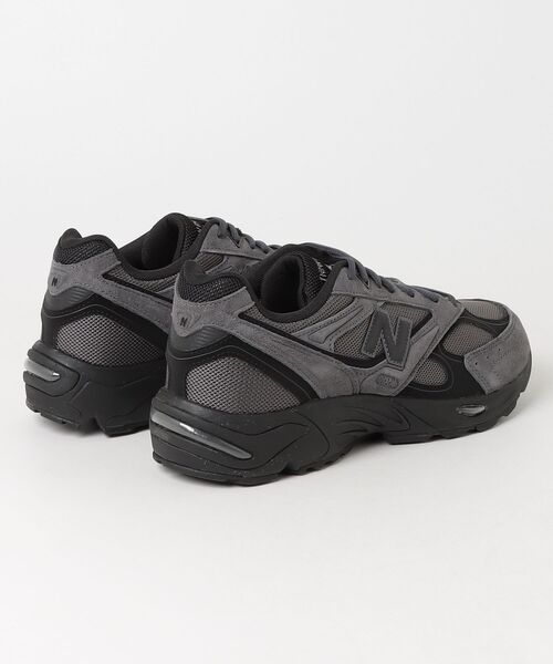 NEW BALANCE(ニューバランス)の「880R(スニーカー・メンズ・ブラック/ダークグレー・23.5cm/22.5cm/26.5cm/25.5cm/30.0cm/25.0cm/29.0cm/22.0cm/28.5cm/27.5cm/28.0cm/27.0cm/26.0cm/23.0cm/24.5cm/24.0cm)」の7枚目の写真