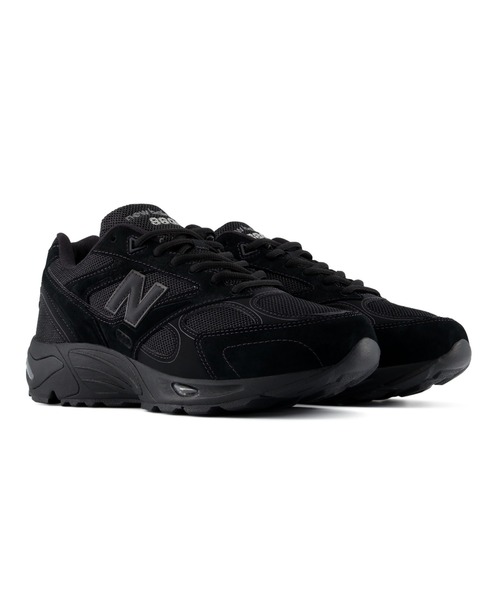 NEW BALANCE(ニューバランス)の「880R(スニーカー・メンズ・ブラック/ダークグレー・23.5cm/22.5cm/26.5cm/25.5cm/30.0cm/25.0cm/29.0cm/22.0cm/28.5cm/27.5cm/28.0cm/27.0cm/26.0cm/23.0cm/24.5cm/24.0cm)」の3枚目の写真