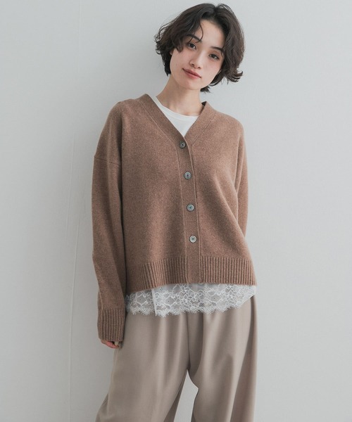 URBAN RESEARCH DOORS(アーバンリサーチドアーズ)の「AQUAウールカシミヤVネックカーディガン(ニット/セーター・レディース・ライトグレー/グレー/ブラウン系その他・FREE)」の3枚目の写真
