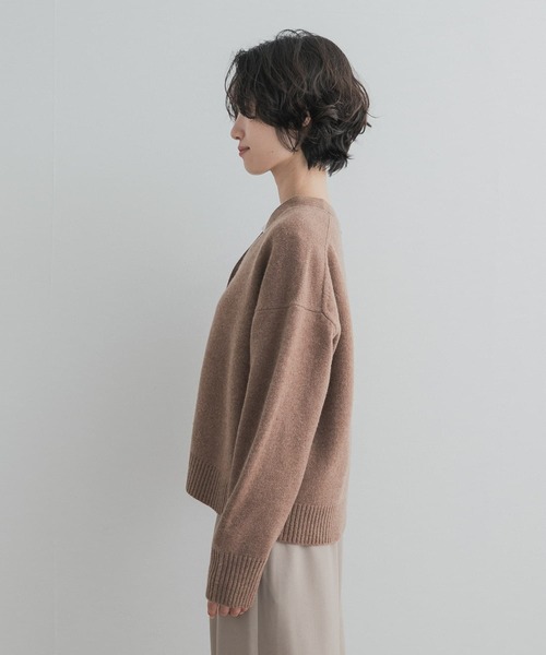 URBAN RESEARCH DOORS(アーバンリサーチドアーズ)の「AQUAウールカシミヤVネックカーディガン(ニット/セーター・レディース・ライトグレー/グレー/ブラウン系その他・FREE)」の6枚目の写真