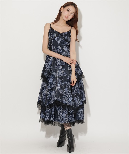 AND COUTURE(アンドクチュール)の「エクラフルールプリントワンピース(ワンピース・レディース・ブラック/ブルー・FREE)」の1枚目の写真