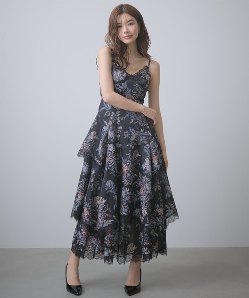 AND COUTURE(アンドクチュール)の「エクラフルールプリントワンピース(ワンピース・レディース・ブラック/ブルー・FREE)」の3枚目の写真
