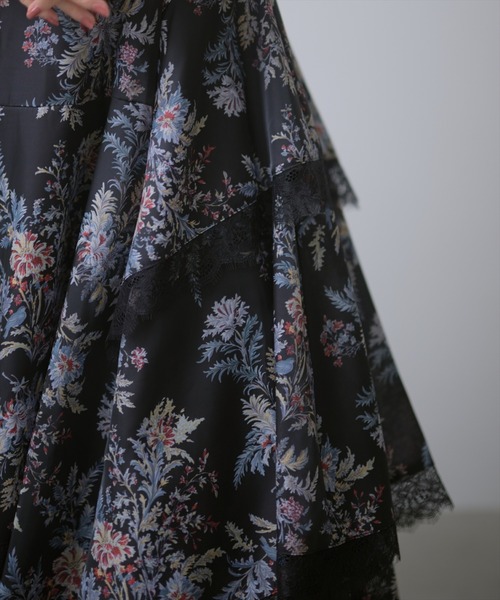 AND COUTURE(アンドクチュール)の「エクラフルールプリントワンピース(ワンピース・レディース・ブラック/ブルー・FREE)」の15枚目の写真