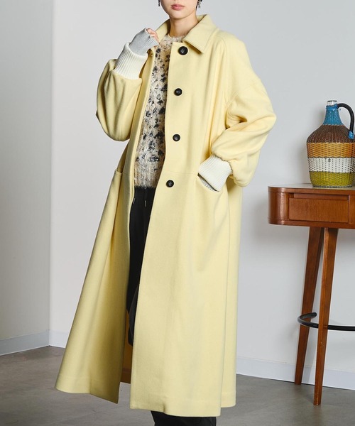 mici（ミチ）の「mici/RIB CUFFS VOLUME SLEEVE COAT（ステンカラーコート・レディース・ライトイエロー/ブラック・M/S）」の2枚目の写真