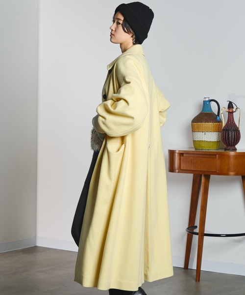 mici（ミチ）の「mici/RIB CUFFS VOLUME SLEEVE COAT（ステンカラーコート・レディース・ライトイエロー/ブラック・M/S）」の5枚目の写真