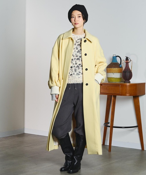 mici（ミチ）の「mici/RIB CUFFS VOLUME SLEEVE COAT（ステンカラーコート・レディース・ライトイエロー/ブラック・M/S）」の7枚目の写真