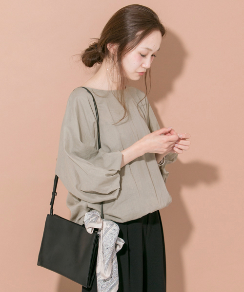 URBAN RESEARCH(アーバンリサーチ)の「UR バルーンブラウス(シャツ/ブラウス・レディース・ピンク系その他/オフホワイト/ライトカーキ・FREE)」の2枚目の写真