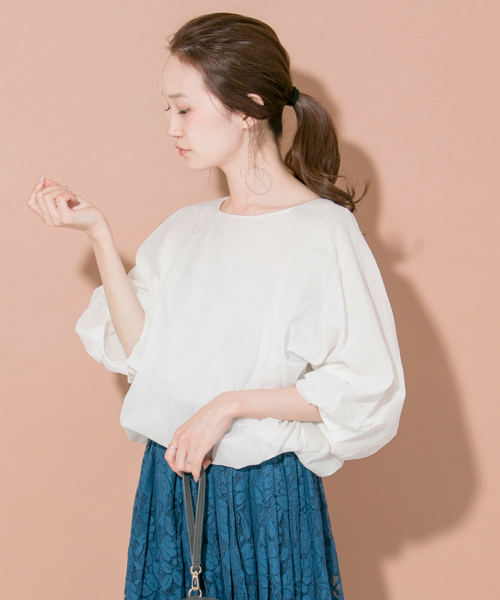 URBAN RESEARCH(アーバンリサーチ)の「UR バルーンブラウス(シャツ/ブラウス・レディース・ピンク系その他/オフホワイト/ライトカーキ・FREE)」の1枚目の写真