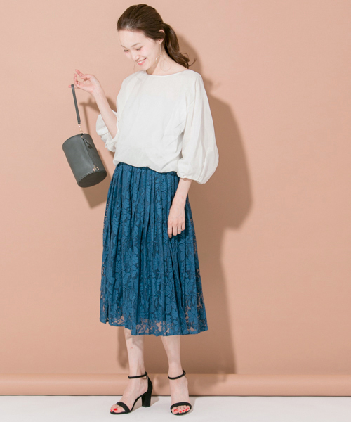 URBAN RESEARCH(アーバンリサーチ)の「UR バルーンブラウス(シャツ/ブラウス・レディース・ピンク系その他/オフホワイト/ライトカーキ・FREE)」の5枚目の写真