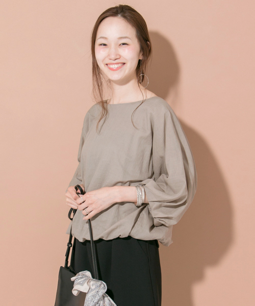 URBAN RESEARCH(アーバンリサーチ)の「UR バルーンブラウス(シャツ/ブラウス・レディース・ピンク系その他/オフホワイト/ライトカーキ・FREE)」の6枚目の写真