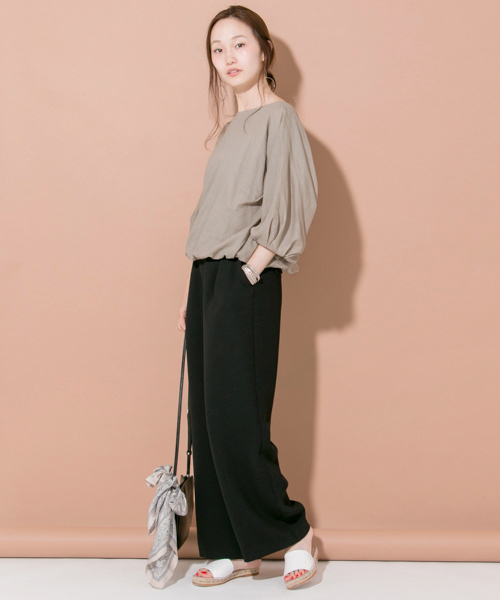 URBAN RESEARCH(アーバンリサーチ)の「UR バルーンブラウス(シャツ/ブラウス・レディース・ピンク系その他/オフホワイト/ライトカーキ・FREE)」の7枚目の写真