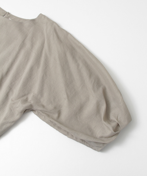 URBAN RESEARCH(アーバンリサーチ)の「UR バルーンブラウス(シャツ/ブラウス・レディース・ピンク系その他/オフホワイト/ライトカーキ・FREE)」の9枚目の写真