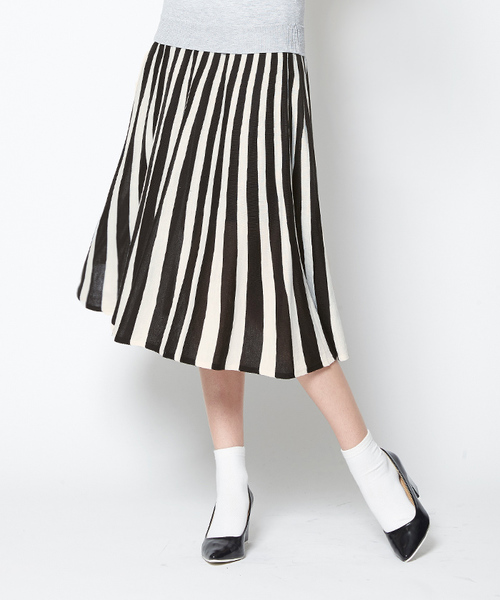 titivate（ティティベイト）の「ｽﾄﾗｲﾌﾟﾆｯﾄﾐﾃﾞｨｱﾑｽｶｰﾄ（スカート・レディース・グレー×ホワイト/ブラック×ホワイト/ベージュ系その他/ブルー系その他/グリーン系その他・FREE）」の2枚目の写真