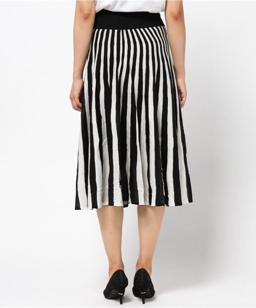 titivate（ティティベイト）の「ｽﾄﾗｲﾌﾟﾆｯﾄﾐﾃﾞｨｱﾑｽｶｰﾄ（スカート・レディース・グレー×ホワイト/ブラック×ホワイト/ベージュ系その他/ブルー系その他/グリーン系その他・FREE）」の9枚目の写真