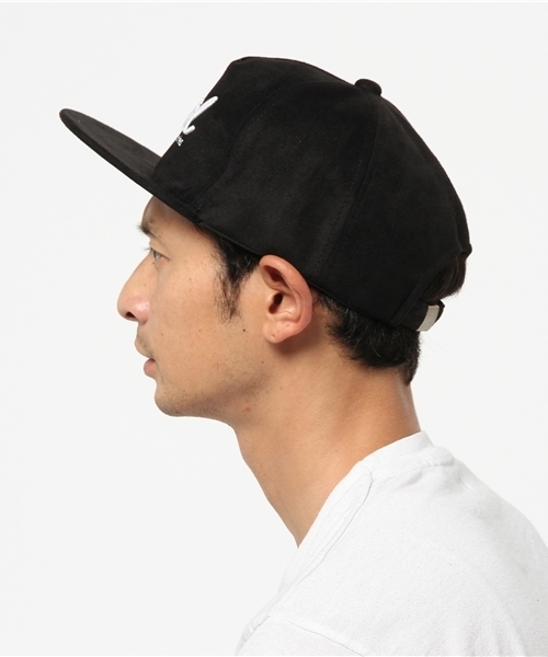 VENCEEXCHANGE（ヴァンスエクスチェンジ）の「スエード平ツバ刺繍キャップ       （キャップ・メンズ・ブラック/ベージュ・FREE）」の3枚目の写真