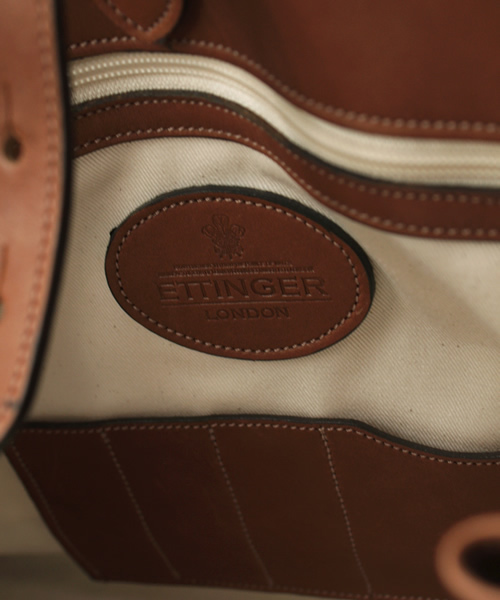 BEAMS F（ビームスエフ）の「ETTINGER / レザートートバッグ（ビジネスバッグ・メンズ・ブラウン/ブラック・ONE SIZE）」の7枚目の写真