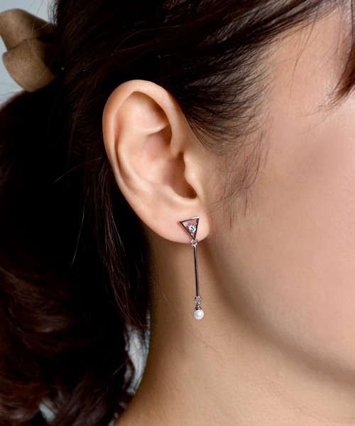 PLAIN CLOTHING(プレーンクロージング)の「トライアングル×スティックピアス【PLAIN CLOTHING】(ピアス(両耳用)・レディース・ゴールド/シルバー・FREE)」の8枚目の写真