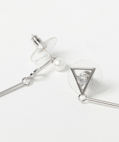 PLAIN CLOTHING(プレーンクロージング)の「トライアングル×スティックピアス【PLAIN CLOTHING】(ピアス(両耳用)・レディース・ゴールド/シルバー・FREE)」の3枚目の写真