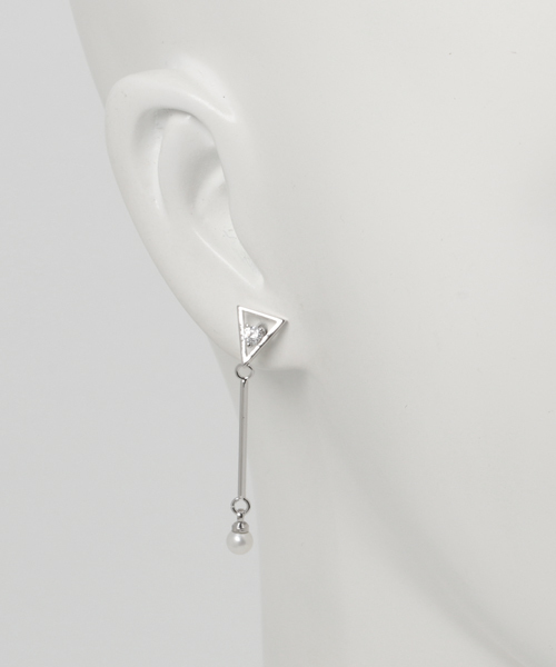PLAIN CLOTHING(プレーンクロージング)の「トライアングル×スティックピアス【PLAIN CLOTHING】(ピアス(両耳用)・レディース・ゴールド/シルバー・FREE)」の5枚目の写真
