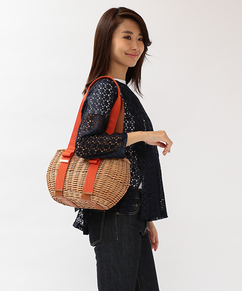 さえら◇ヒスクローネ◇かごバッグ◇レース装飾◇美品◇肩かけ さえら【ヒスクローネ】レースをかぶせたお洒落で上品なかご