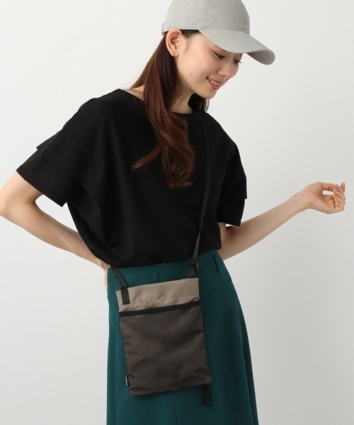 LEPSIM（レプシィム）の「ナイロンミニサコッシュ　784316（ボディバッグ/ウエストポーチ・レディース・ブラック/ベージュ/パープル/グレー/ブルーグリーン・ONE SIZE）」の3枚目の写真