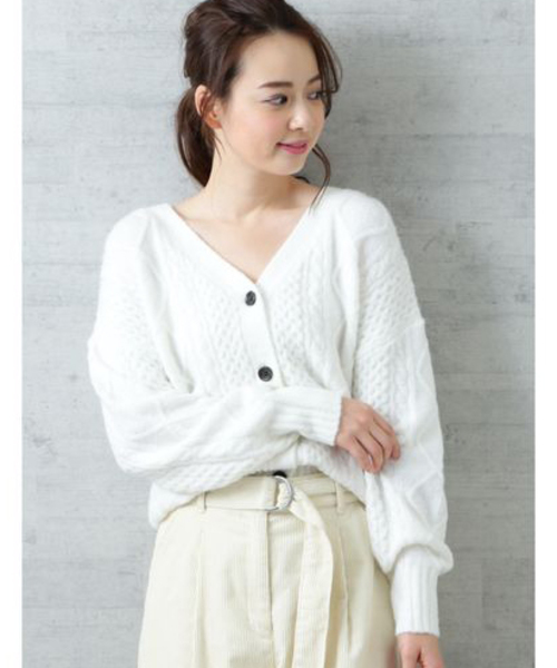 NATURAL BEAUTY BASIC(ナチュラルビューティーベーシック)の「ケーブルニット2WAYカーディガン(カーディガン/ボレロ・レディース・ネイビー/オフホワイト/ピンク・MEDIUM)」の6枚目の写真
