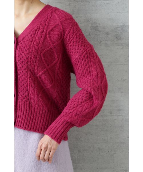 NATURAL BEAUTY BASIC(ナチュラルビューティーベーシック)の「ケーブルニット2WAYカーディガン(カーディガン/ボレロ・レディース・ネイビー/オフホワイト/ピンク・MEDIUM)」の15枚目の写真