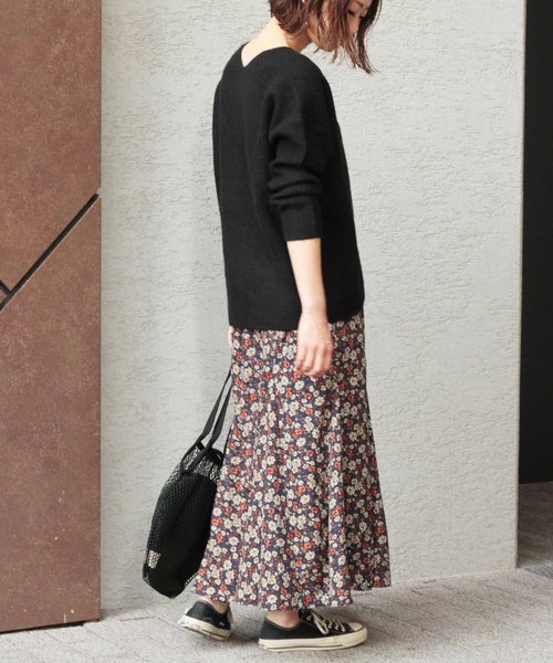 JOURNAL STANDARD relume(ジャーナルスタンダード レリューム)の「フラワープリント マーメイドスカート(スカート・レディース・ブラック/ネイビー・FREE)」の7枚目の写真