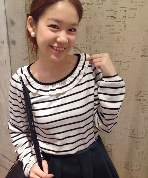 Chico(チコ)の「ボーダーフリルインナーT(Tシャツ/カットソー・レディース・ダークグリーン/オフホワイト・FREE)」の2枚目の写真