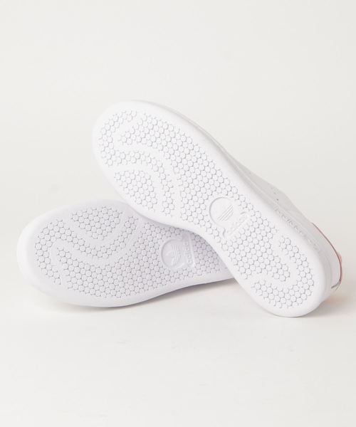 adidas(アディダス)の「adidas アディダス EG5791 STAN SMITH W WHT/WHT/PNK(スニーカー・レディース・ホワイト系その他・25.0cm/26.0cm/27.0cm/28.0cm/22.0cm/22.5cm/23.5cm/25.5cm/26.5cm/27.5cm/23.0cm/24.5cm/24.0cm)」の2枚目の写真