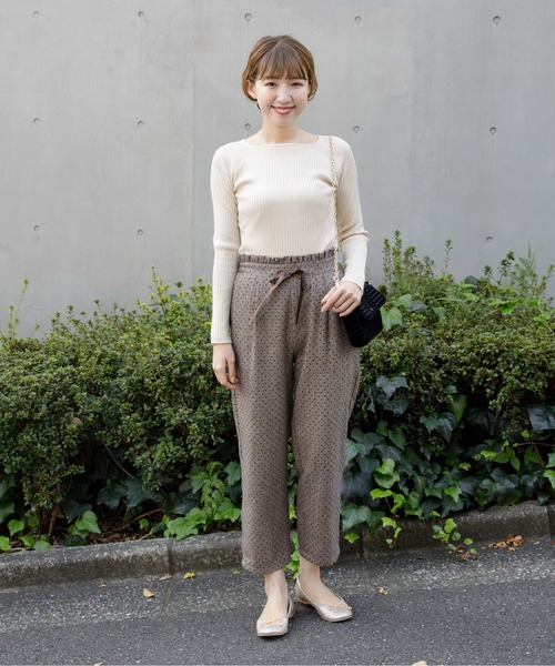 flower(フラワー)の「ベーシックスクエアニットトップ(ニット/セーター・レディース・アイボリー/ブラウン/ベージュ・FREE)」の4枚目の写真