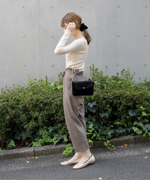 flower(フラワー)の「ベーシックスクエアニットトップ(ニット/セーター・レディース・アイボリー/ブラウン/ベージュ・FREE)」の7枚目の写真