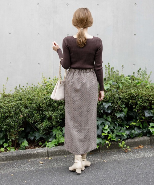 flower(フラワー)の「ベーシックスクエアニットトップ(ニット/セーター・レディース・アイボリー/ブラウン/ベージュ・FREE)」の8枚目の写真