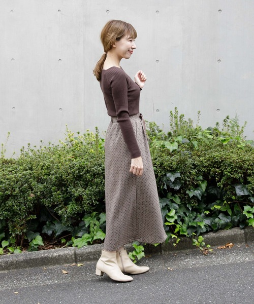 flower(フラワー)の「ベーシックスクエアニットトップ(ニット/セーター・レディース・アイボリー/ブラウン/ベージュ・FREE)」の10枚目の写真