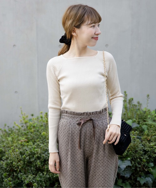 flower(フラワー)の「ベーシックスクエアニットトップ(ニット/セーター・レディース・アイボリー/ブラウン/ベージュ・FREE)」の17枚目の写真
