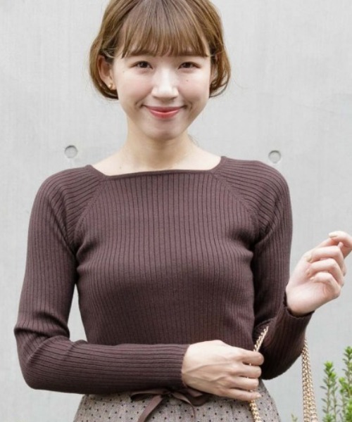 flower(フラワー)の「ベーシックスクエアニットトップ(ニット/セーター・レディース・アイボリー/ブラウン/ベージュ・FREE)」の22枚目の写真