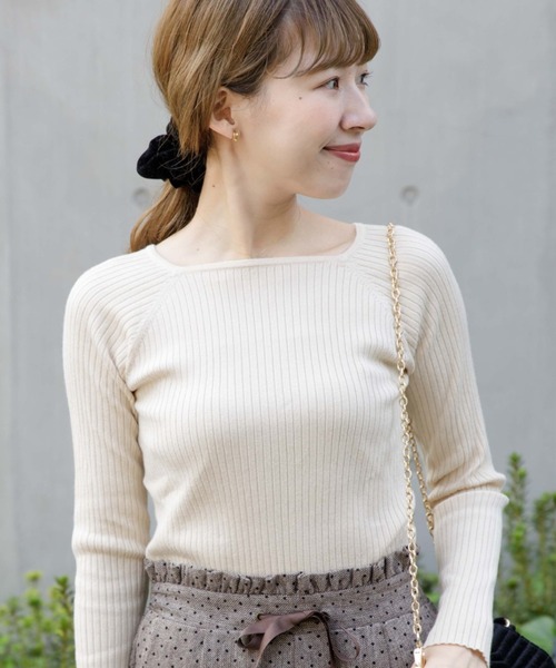 flower(フラワー)の「ベーシックスクエアニットトップ(ニット/セーター・レディース・アイボリー/ブラウン/ベージュ・FREE)」の20枚目の写真